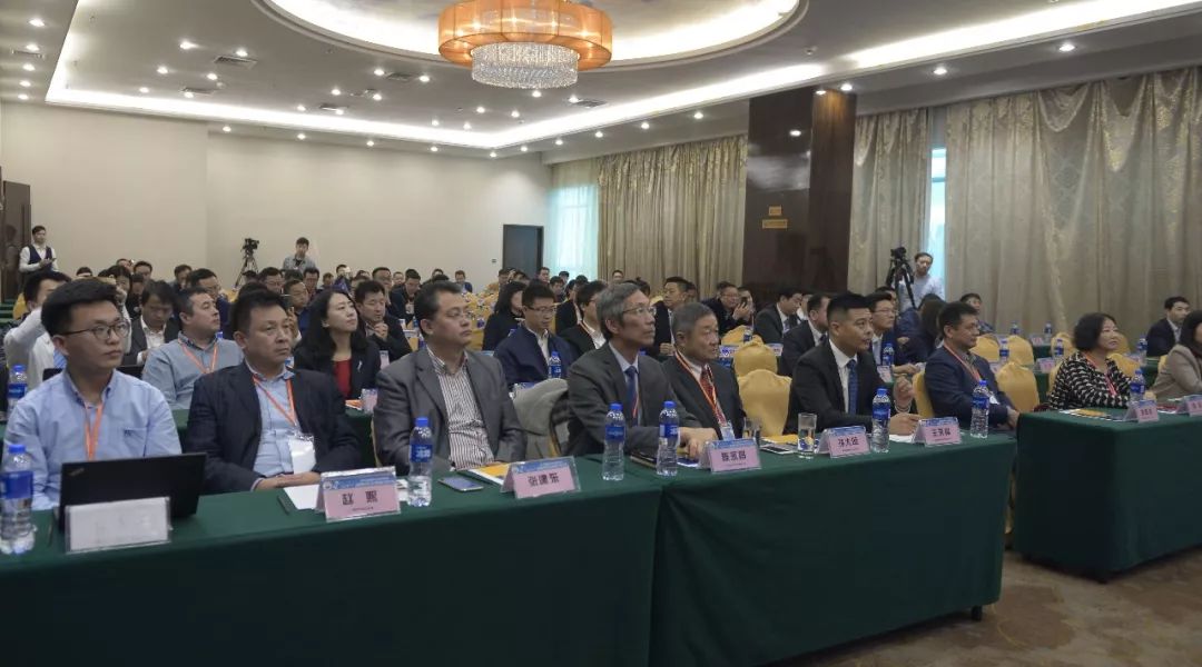 深圳市旭子科技有限公司董事長(zhǎng)、深圳市金融服務(wù)外包協(xié)會(huì)副會(huì)長(zhǎng)、硬件委員會(huì)主任委員王永峰博士  2019金融服務(wù)行業(yè)高峰論壇現(xiàn)場(chǎng)